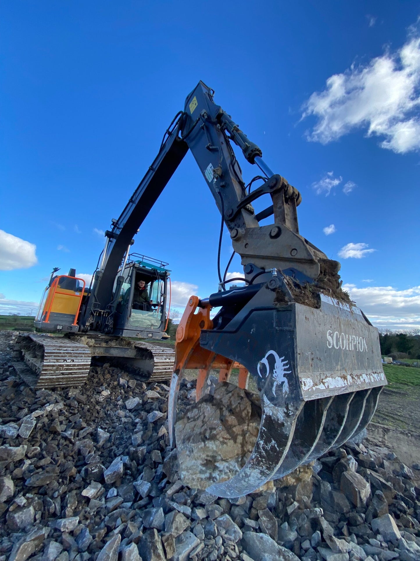MDE Machinery | Scorpion Grapple | Model S500 To S1900 | Width 26.4" To 75" Inches | Machine Size 1.5 - 55 Tons | For Excavators
