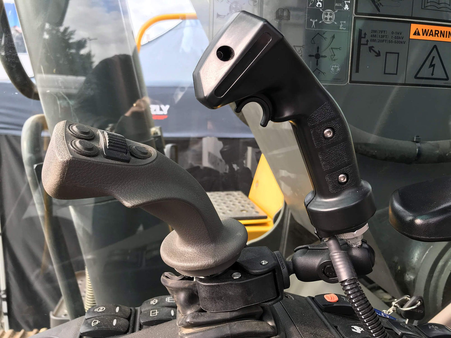 Gilbert Control & Assistance System | Semi-Automatic Driving System | For Excavators