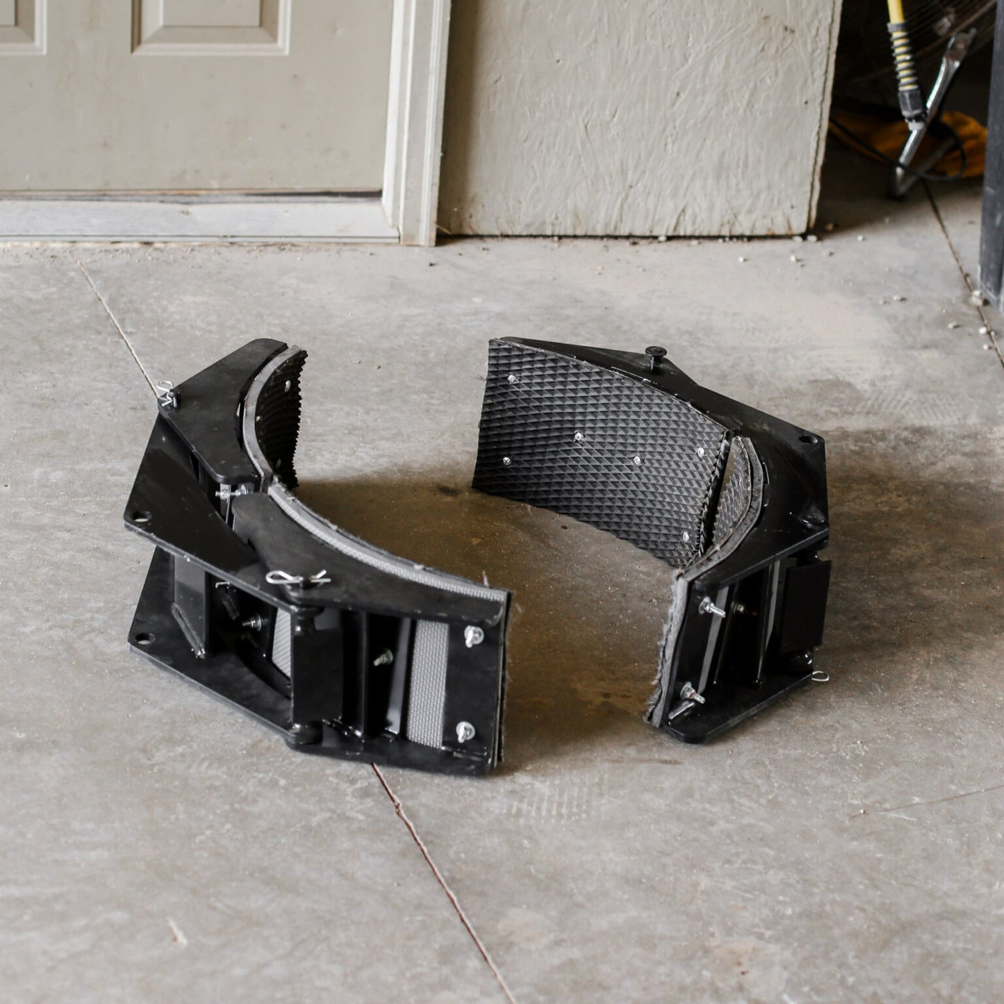 ProLine Pothandler | Pot & Plant Handling Attachment | Pot Capacity 40″ Diameter | Hydraulic Flow Range 15–25 GPM | For Skid Steers