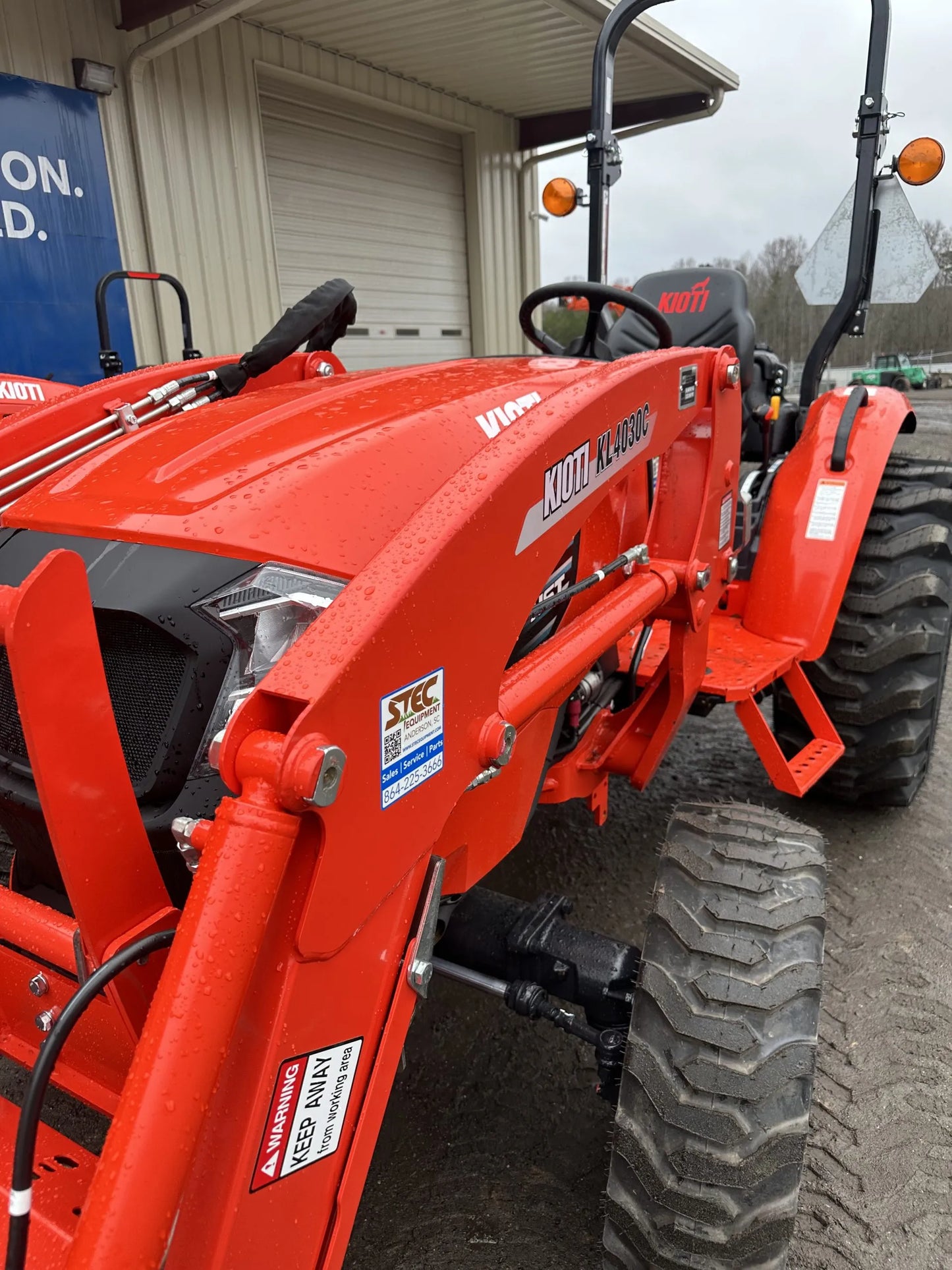 KIOTI| Hydrostatic Tractor with Loader | CK2620 | 54.5" Width | 24.5 HP | For Compact Agricultural and Landscaping Tasks