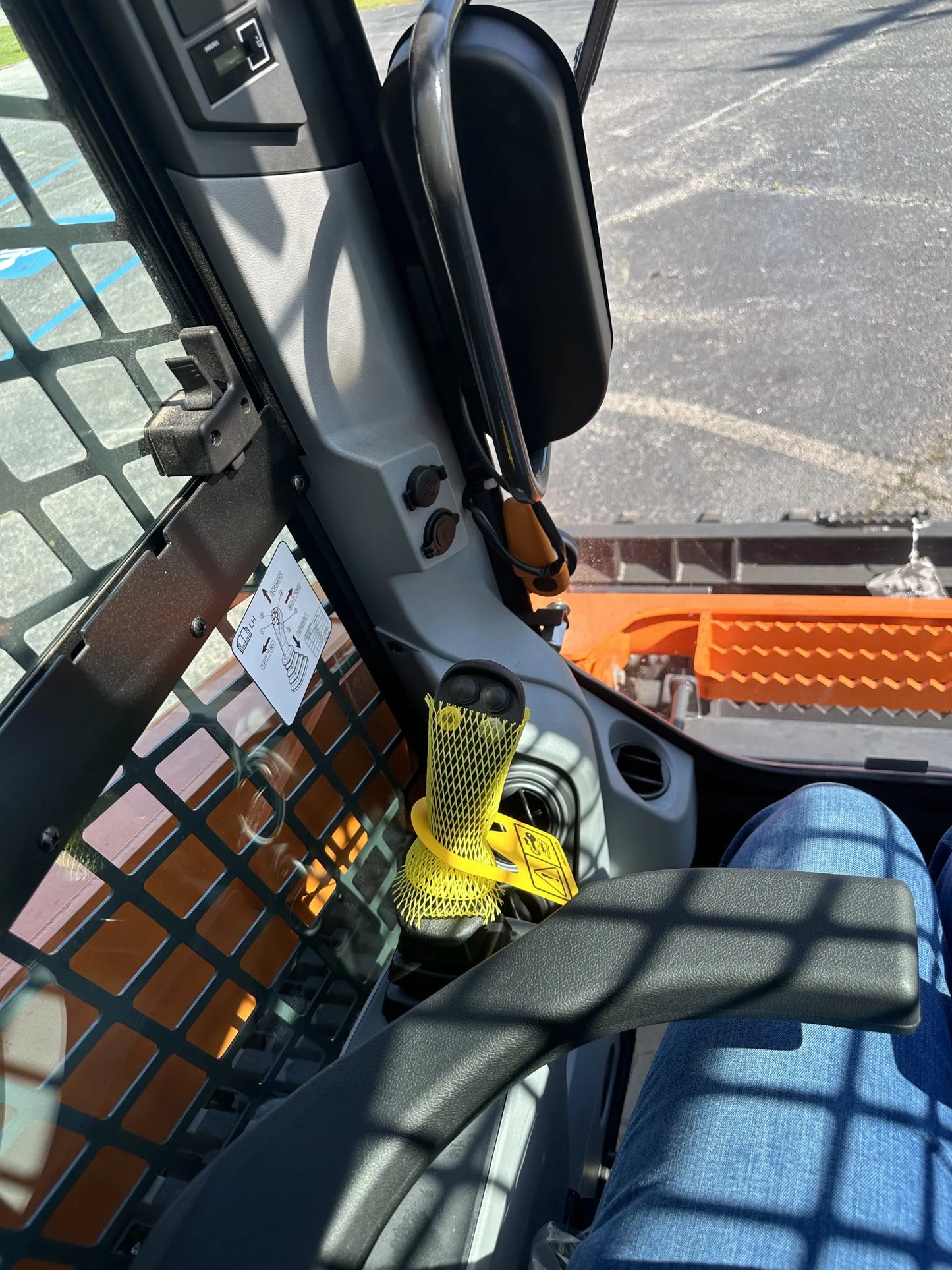 Develon | Compact Track Loader | DTL35 | 6' 5" Overall Width | 22–40 GPM