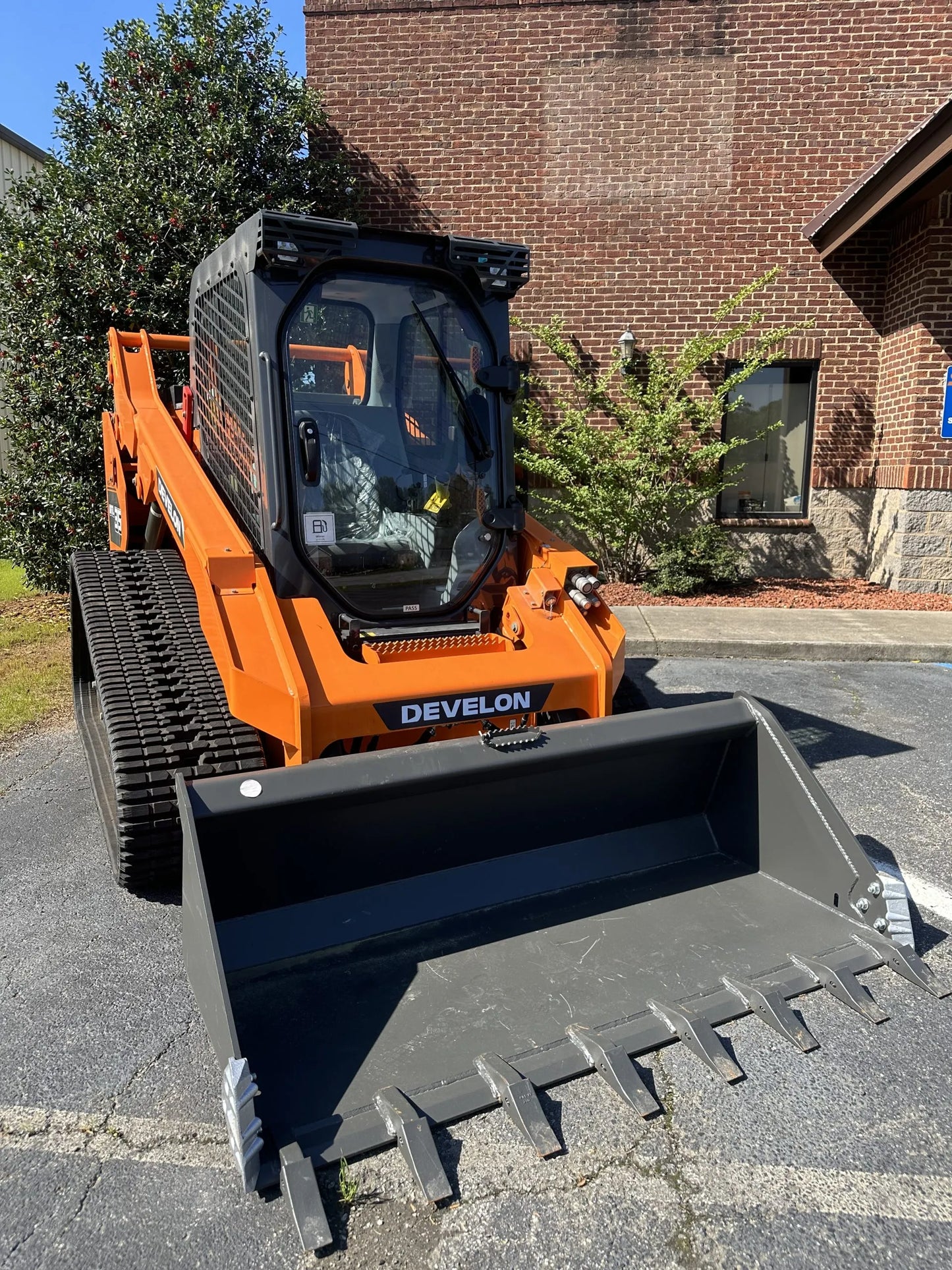 Develon | Compact Track Loader | DTL35 | 6' 5" Overall Width | 22–40 GPM