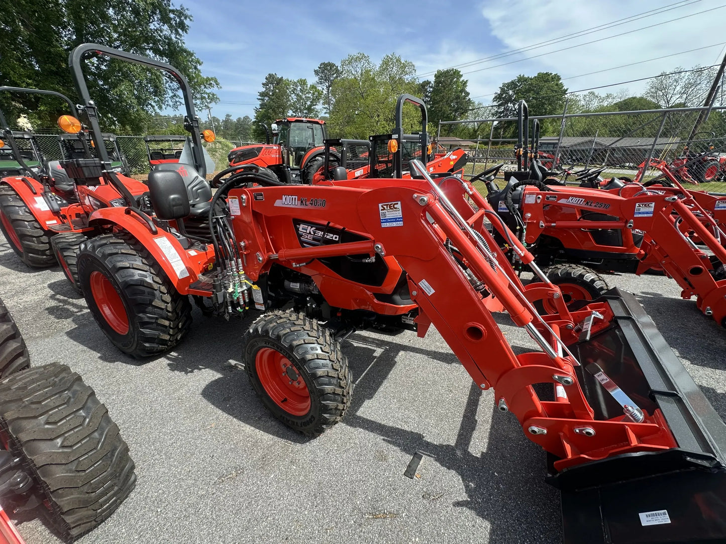 KIOTI | Manual Tractor with Loader | CK3520SE | 54.5" Width | 34.9 HP | For Agricultural and Landscaping Tasks