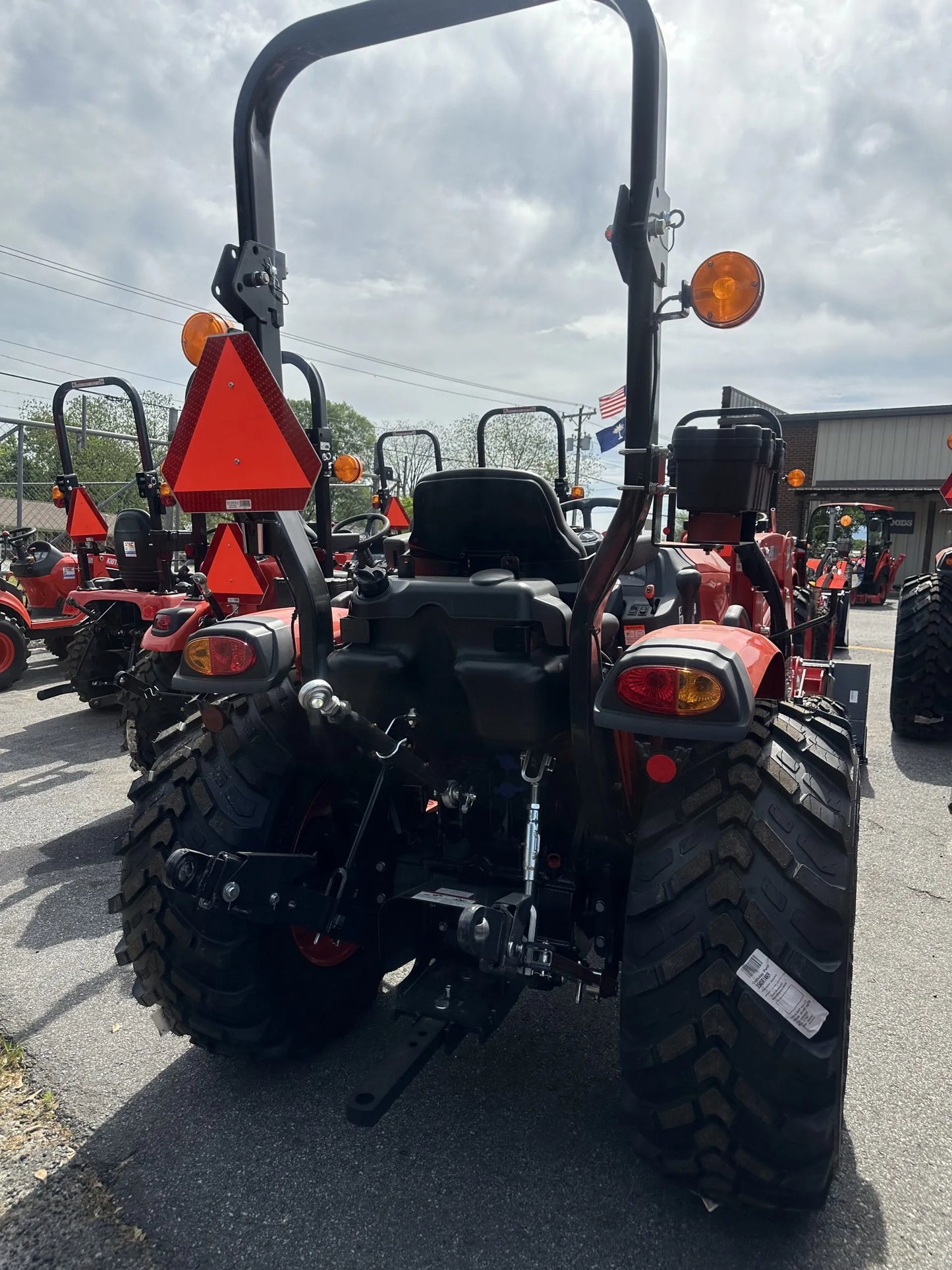 KIOTI | Manual Tractor with Loader | CK3520SE | 54.5" Width | 34.9 HP | For Agricultural and Landscaping Tasks