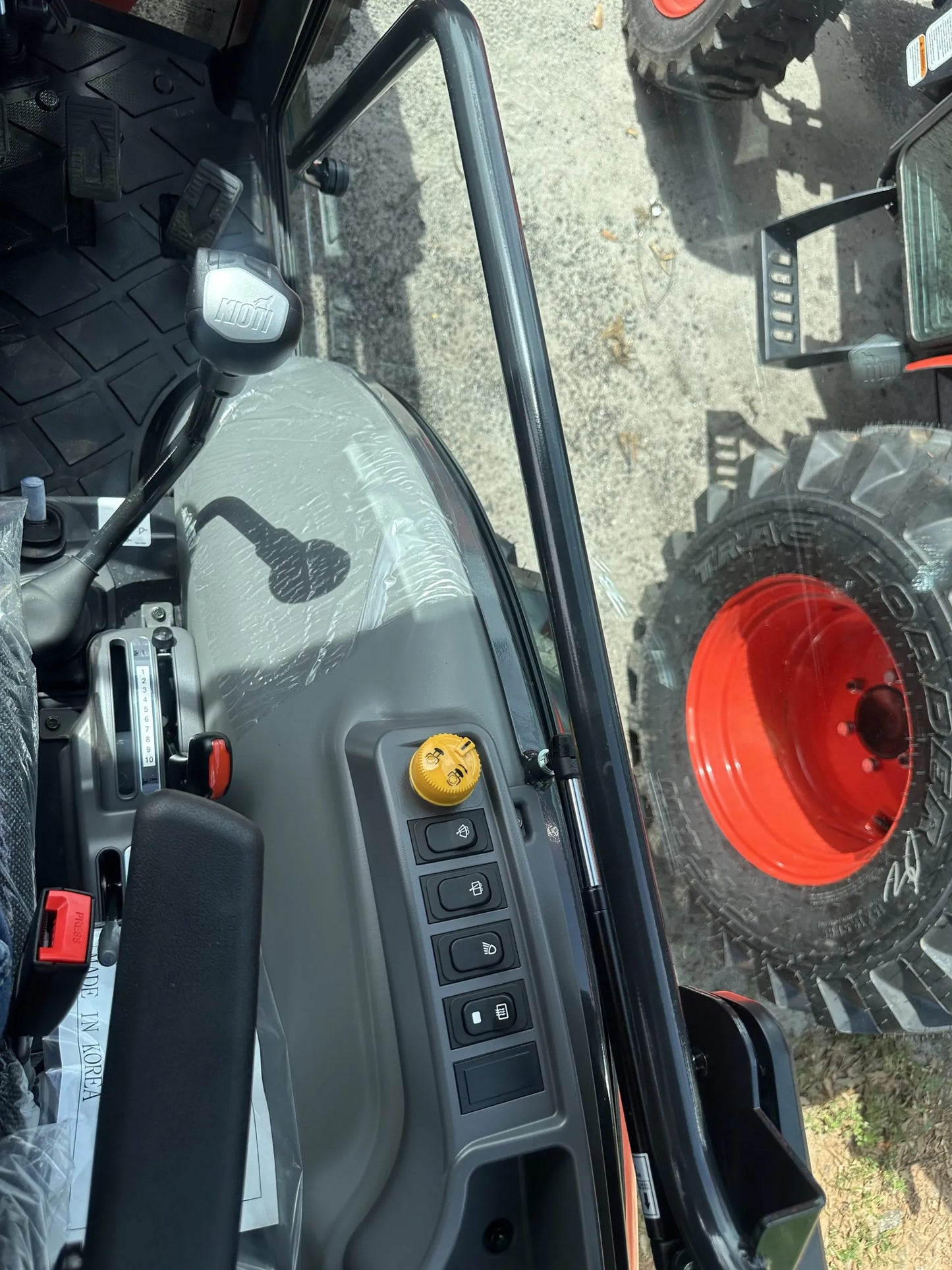 KIOTI | Hydrostatic Cab Tractor with Loader | CK2620SE | 54.5" Width | 24.5 HP | For Agricultural and Landscaping Tasks