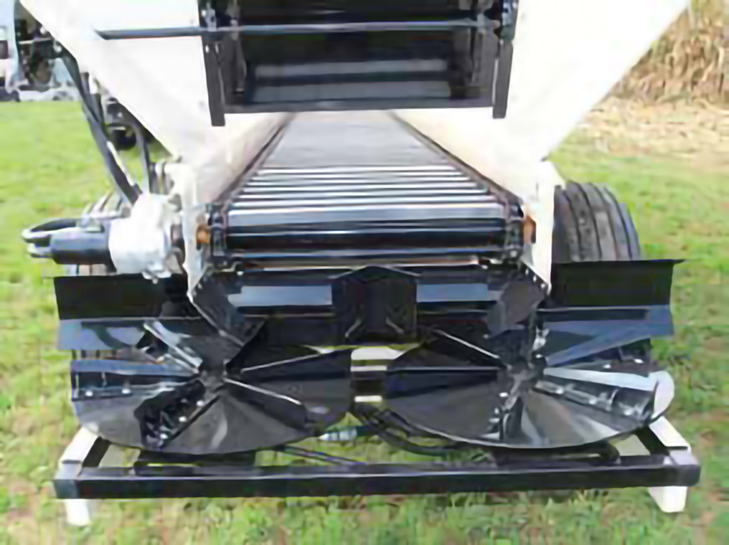 Lanco Spreaders Litter & Lime Spreaders | LS-3550, 4000, 4440, 4880, 5330 & 5780 Model | Weight 2 to 4 Tons | Width 102" | 100-150 HP | For Tractors