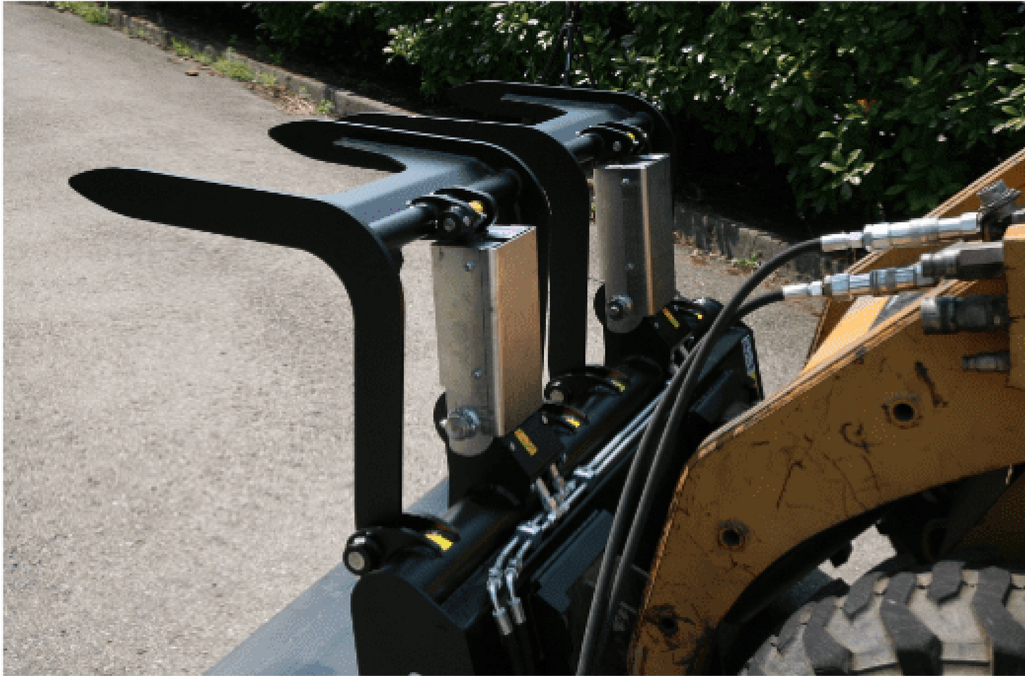 Mazio Industrial Grapple | Width 1250 to 2000 mm | Weight 280 to 380 kg | For Skid Steer Loaders