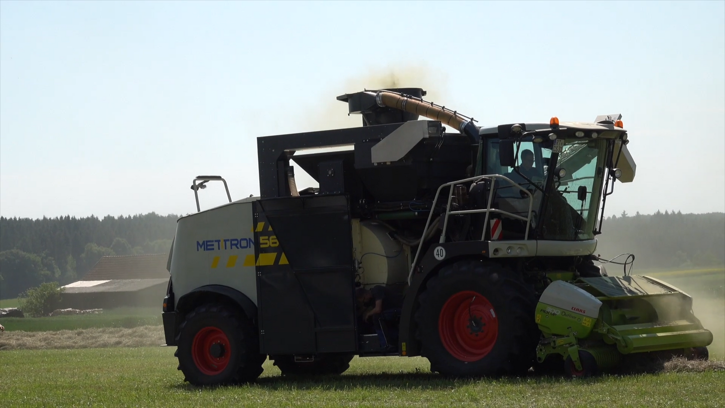Metitron Self-Propelled Forage Harvesters | Model 560 | Transport Width 10'5" Ft | Engine Horsepower 626 HP | Pellet Capacity 6+ Tons/Hour