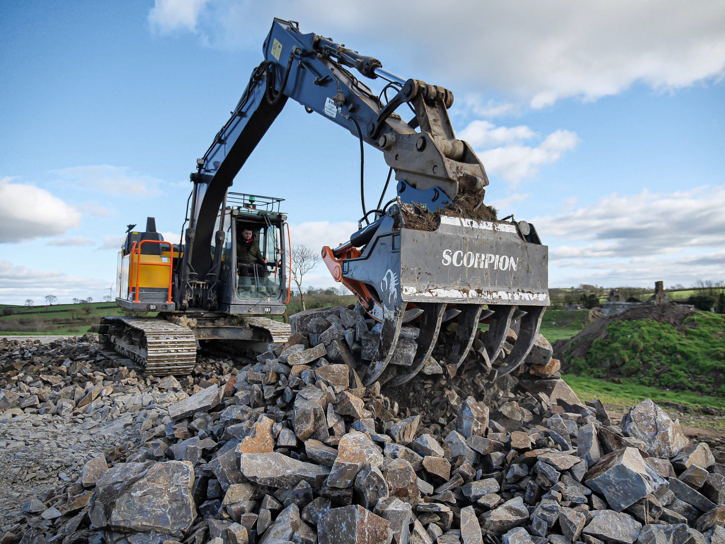 MDE Machinery | Scorpion Grapple | Model S500 To S1900 | Width 26.4" To 75" Inches | Machine Size 1.5 - 55 Tons | For Excavators
