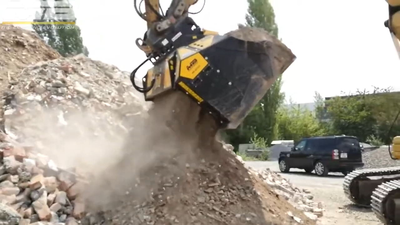 MB Crusher Shafts Screener | Model MB-HDS533 | Overall Width 134" | Machine Size 50–80 Tons | For Excavators
