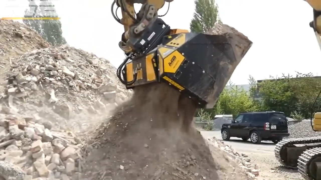 MB Crusher Shafts Screener | Model MB-HDS533 | Overall Width 134" | Machine Size 50–80 Tons | For Excavators