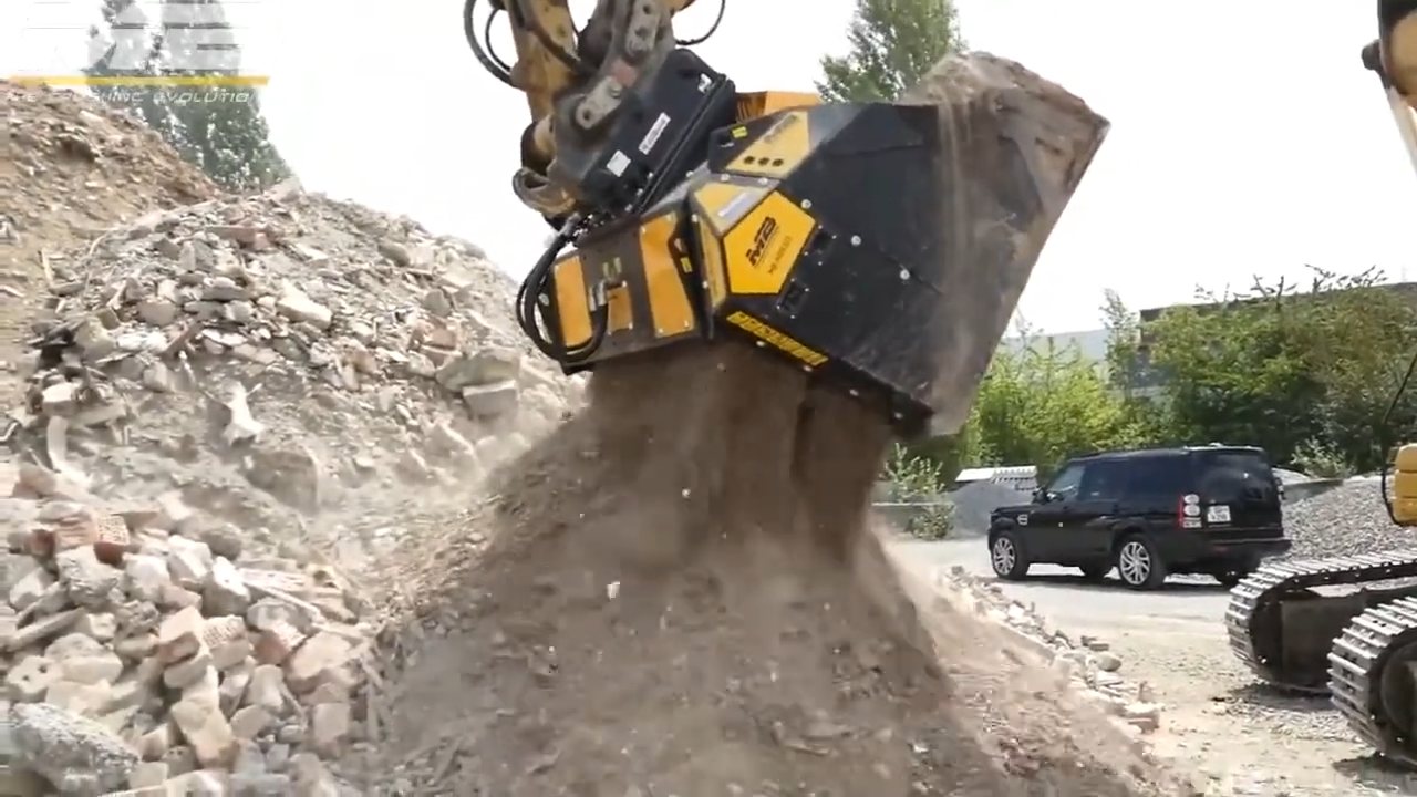 MB Crusher Shafts Screener | Model MB-HDS533 | Overall Width 134" | Machine Size 50–80 Tons | For Excavators