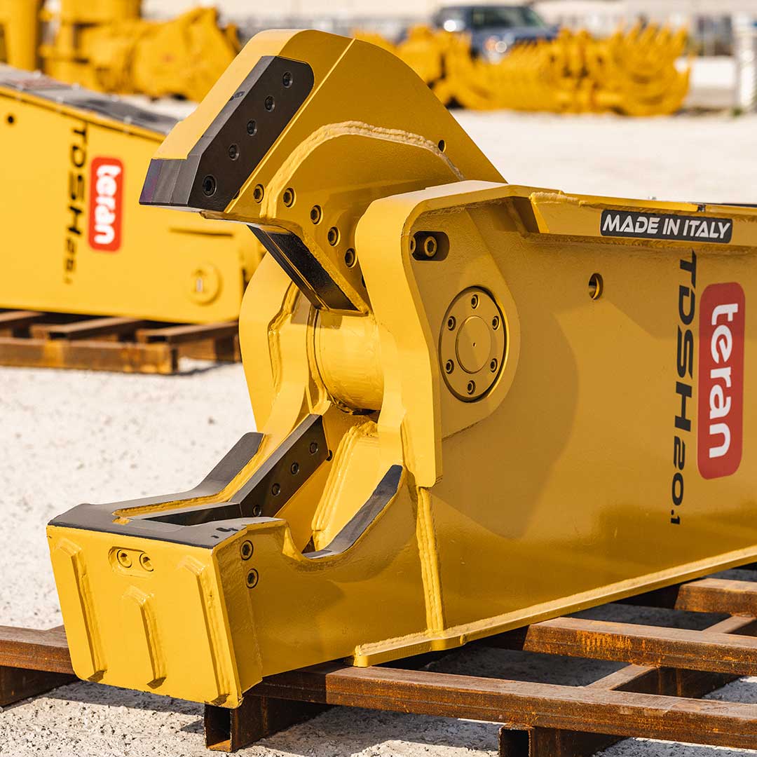 TERAN 4475 lbs TDSH20 Rotating Shear, Excavator Attach