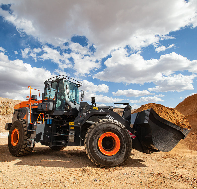 Develon | Wheel Loader | Model DL480-7 | Width 10' 9.9" | Horsepower 344.6 HP | For Heavy-Duty Construction, Mining & Material Handling