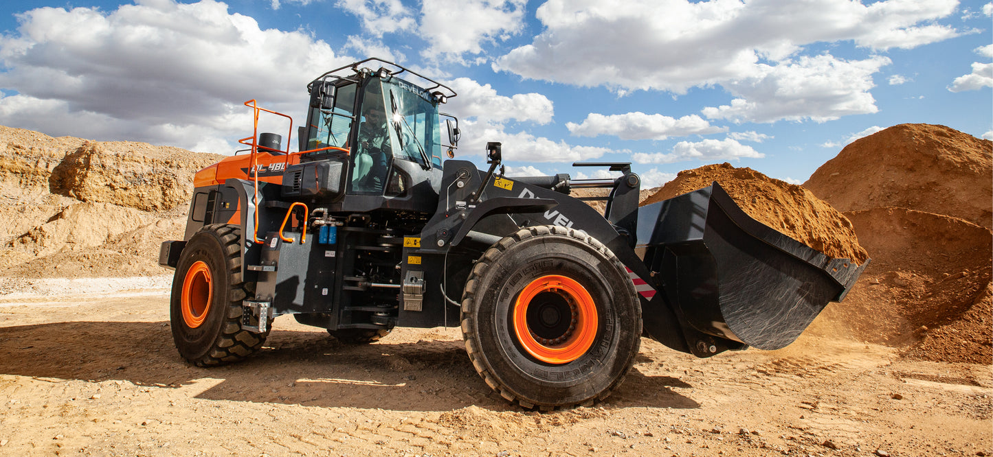 Develon | Wheel Loader | Model DL480-7 | Width 10' 9.9" | Horsepower 344.6 HP | For Heavy-Duty Construction, Mining & Material Handling
