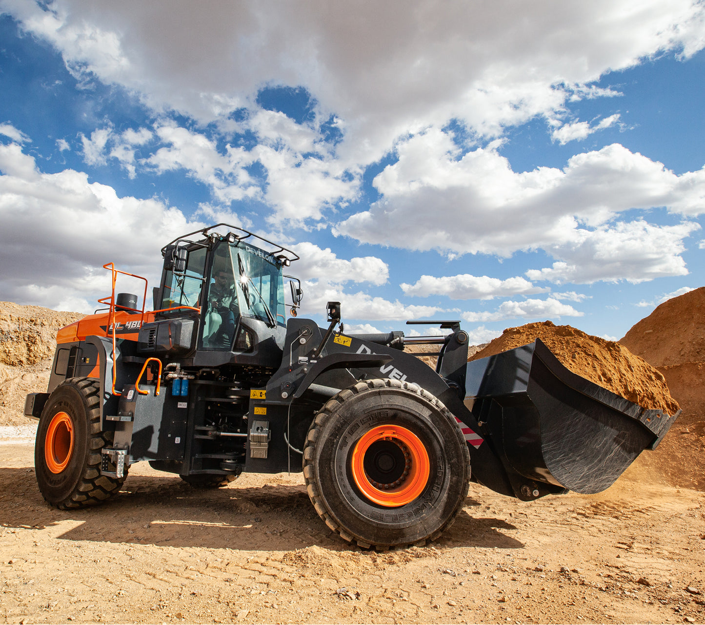 Develon | Wheel Loader | Model DL480-7 | Width 10' 9.9" | Horsepower 344.6 HP | For Heavy-Duty Construction, Mining & Material Handling