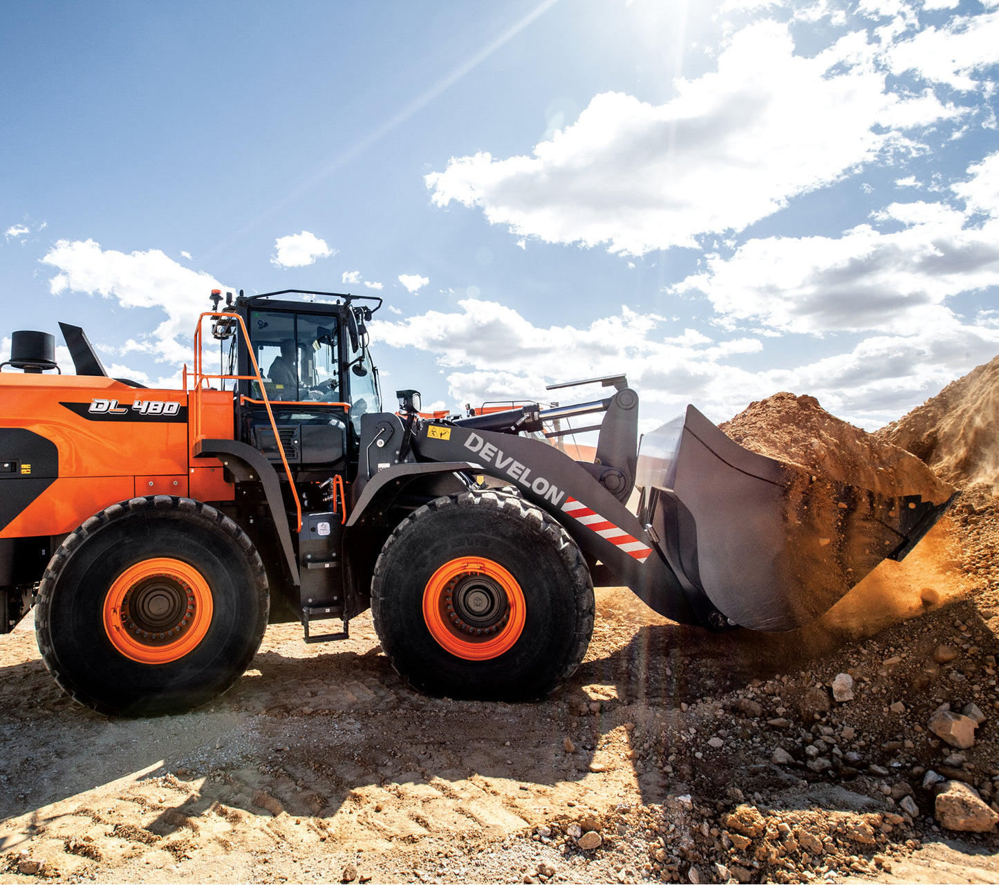Develon | Wheel Loader | Model DL480-7 | Width 10' 9.9" | Horsepower 344.6 HP | For Heavy-Duty Construction, Mining & Material Handling