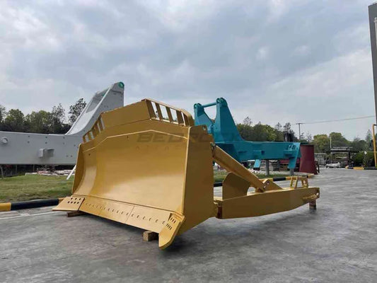 Bedrock Attachments Heavy-Duty SU Blade | Model BBD7ESU | Fits CAT D7E | Width: 145.7" | Weight: 4,100kg  | For Bulldozer