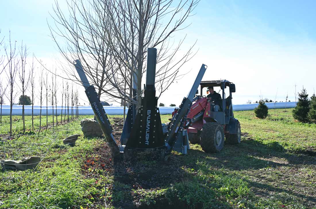 Baumalight Industrial Tree Spade | Model DR-448 | Width 48" | Opening Width 30" | Hydraulic Flow 10–35 GPM | For Skid Steers