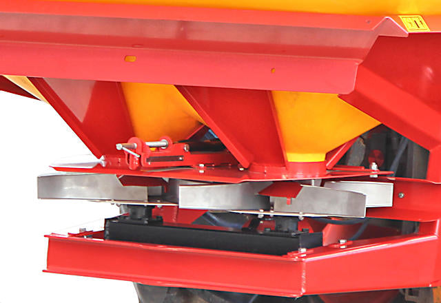 Teagle | Fertilizer Spreaders | XT Series | Poly Hopper | 1400–2950 lbs | Twin Disc + Band Spreading | Horsepower 40 To 80 HP | For Tractors