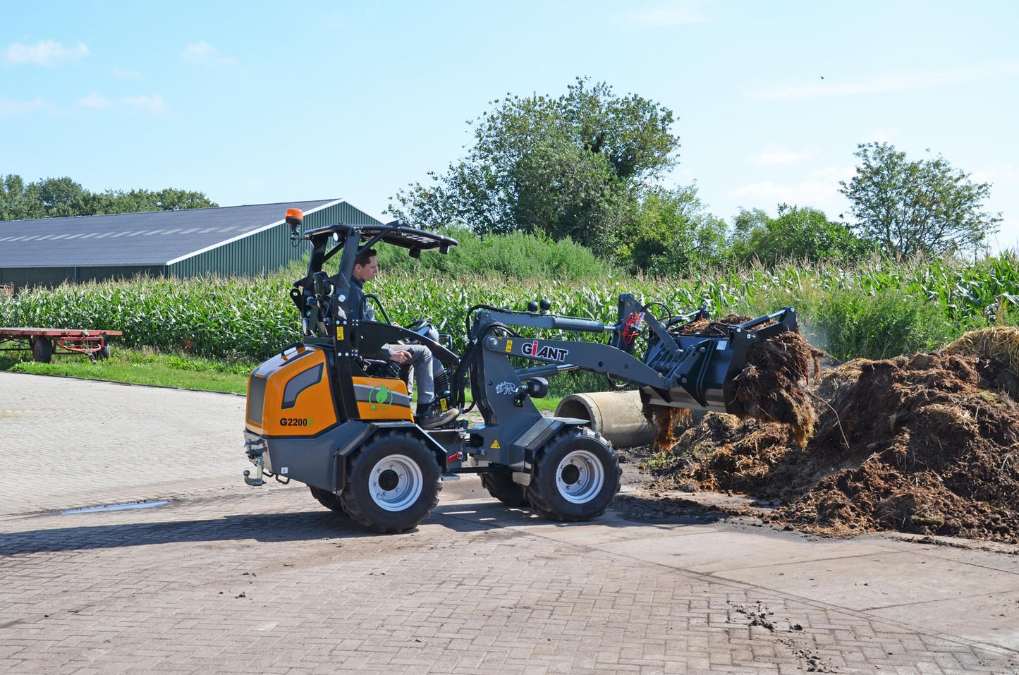 Tobroco-GiANT | Compact Wheel Loaders | G1200, G2200E & G2700HD | 36–43 mm Width | 25–50 HP | For Landscaping, Agriculture & Construction