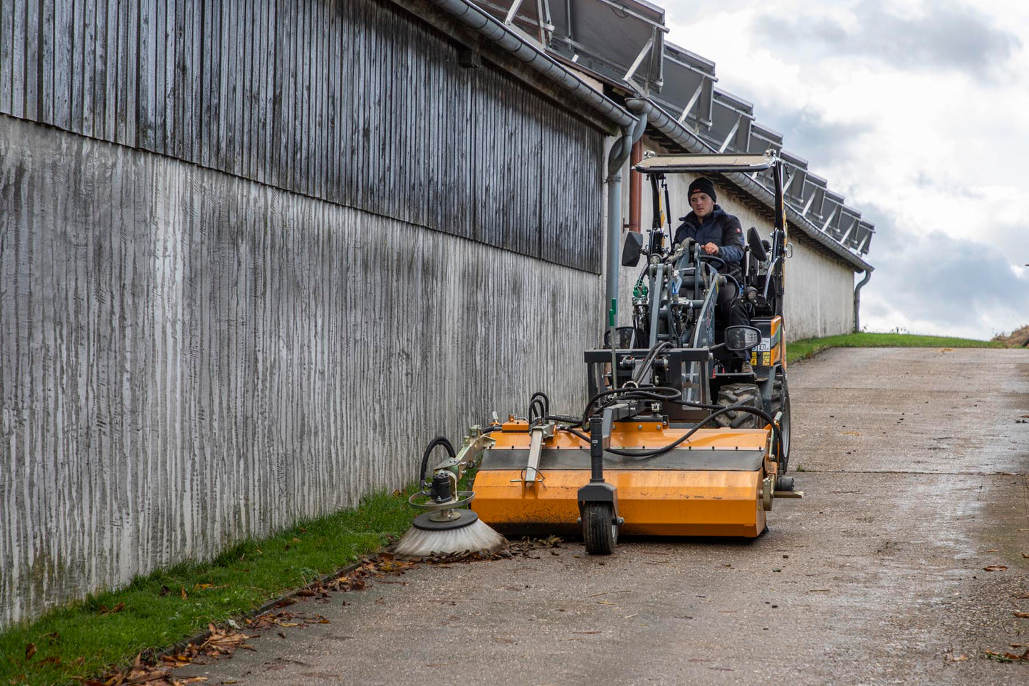 Tobroco-GiANT | Compact Wheel Loaders | G1200, G2200E & G2700HD | 36–43 mm Width | 25–50 HP | For Landscaping, Agriculture & Construction