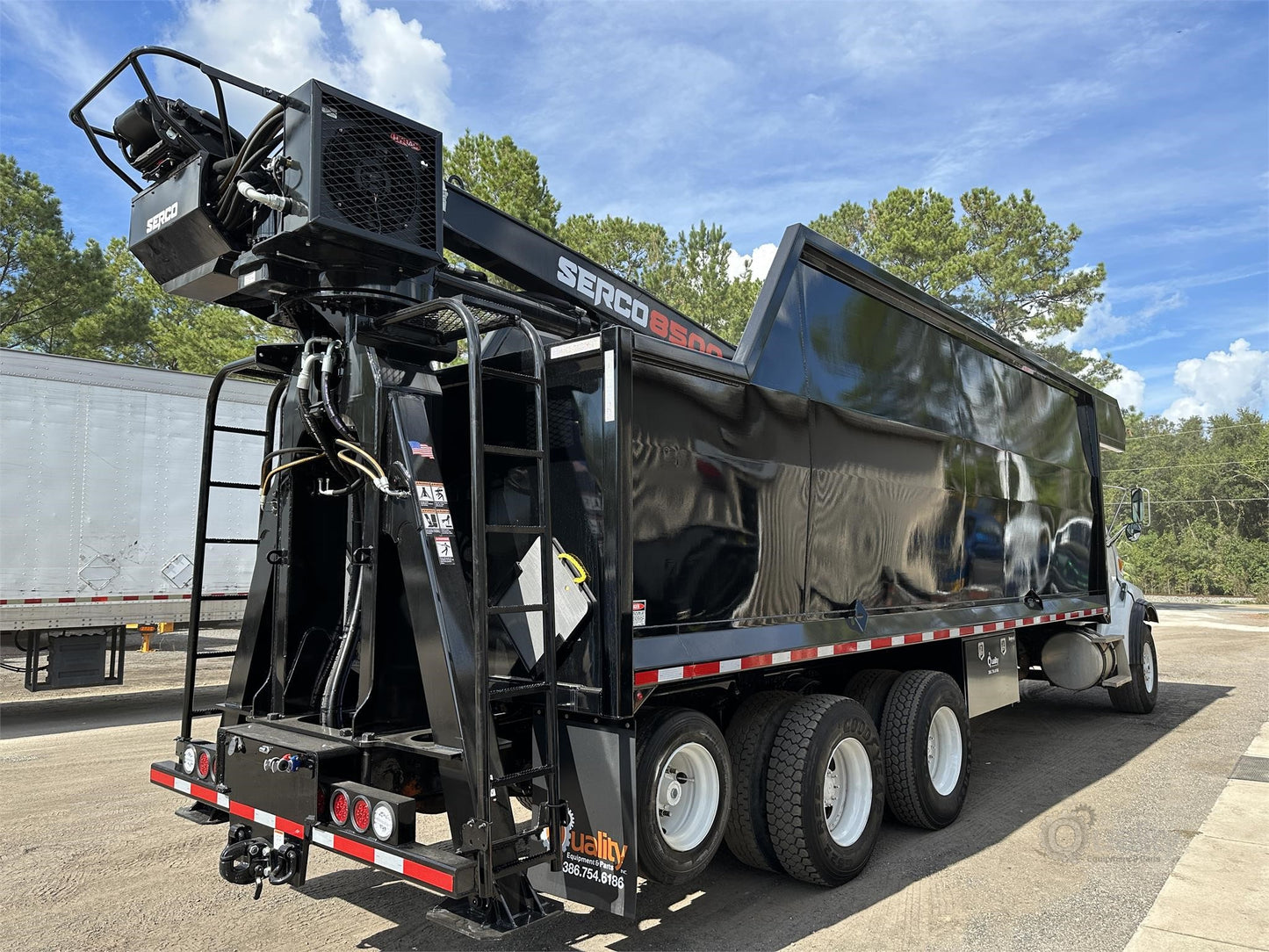 Sterling Grapple Truck | 2007 Model LT-9500 | Horsepower 450 HP | USED
