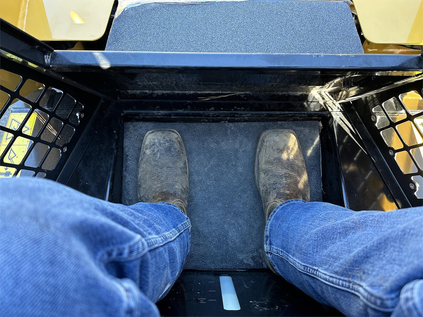 ASV Posi-Track Loader | Model RT25 | Hydraulic Flow 10-13 GPM | Track Width 11" inches