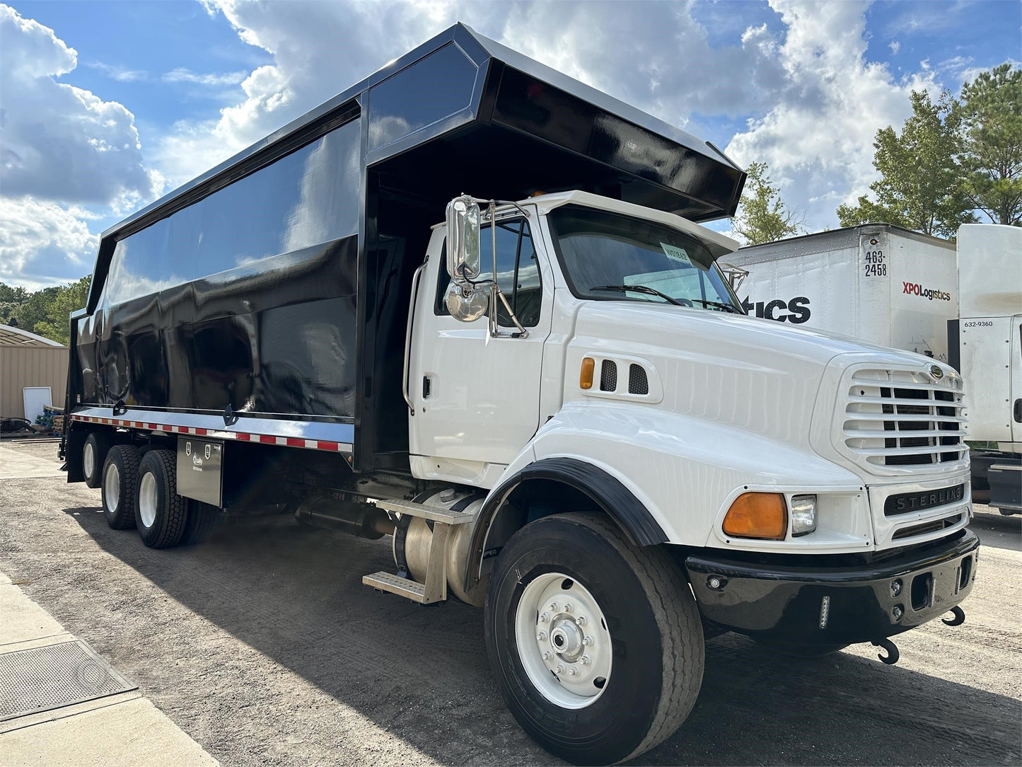 Sterling Grapple Truck | 2007 Model LT-9500 | Horsepower 450 HP | USED