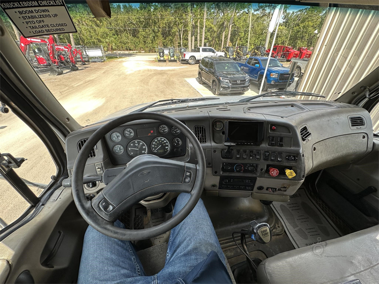 Sterling Grapple Truck | 2007 Model LT-9500 | Horsepower 450 HP | USED