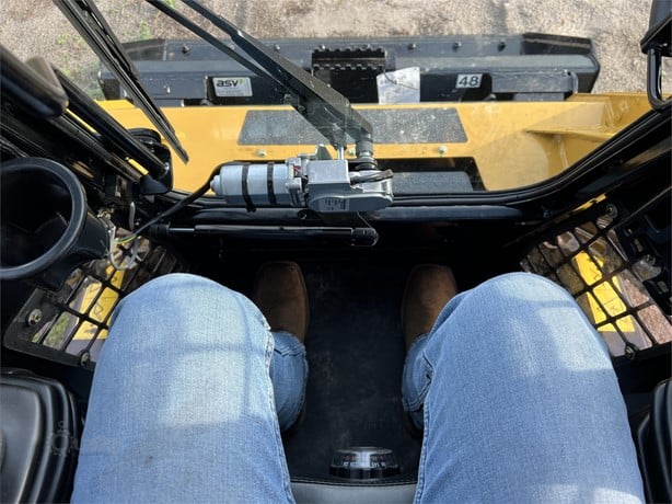 ASV Skid Steer With 48" Bucket | 2025 Model POSI-TRACK RT40 | 13.3 GPM | 38.2 HP | For Compact Equipment Applications