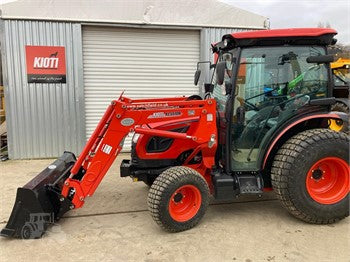 Kioti DK6020SEHB 60 HP 4WD Premium Tractor | 60HP Gross Power | 63" Width | Turf Tires & Hydrostatic Transmission