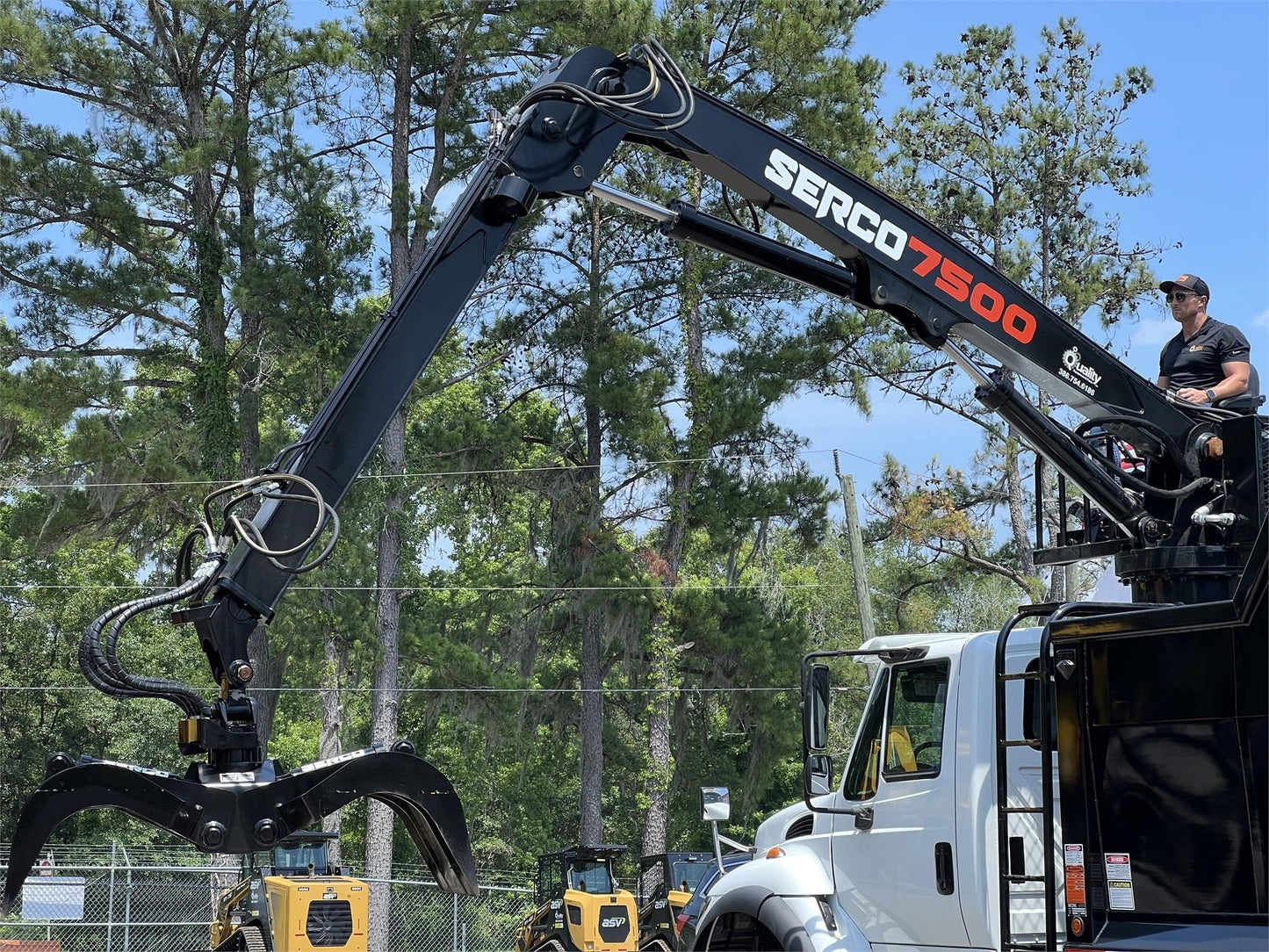 2023 SERCO Truck Log Loader | Model 7500 | Boom Reach 25' Ft | Hydraulic Flow Rate 30 GPM | For Heavy-Duty Material Handling