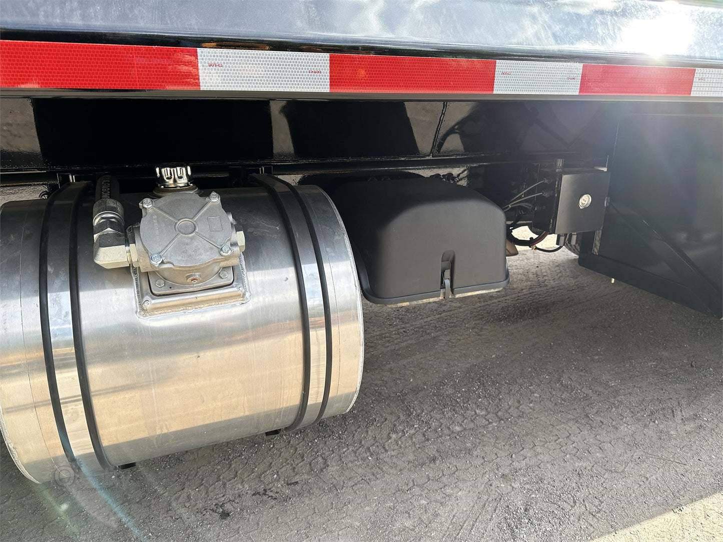 Sterling Grapple Truck | 2007 Model LT-9500 | Horsepower 450 HP | USED