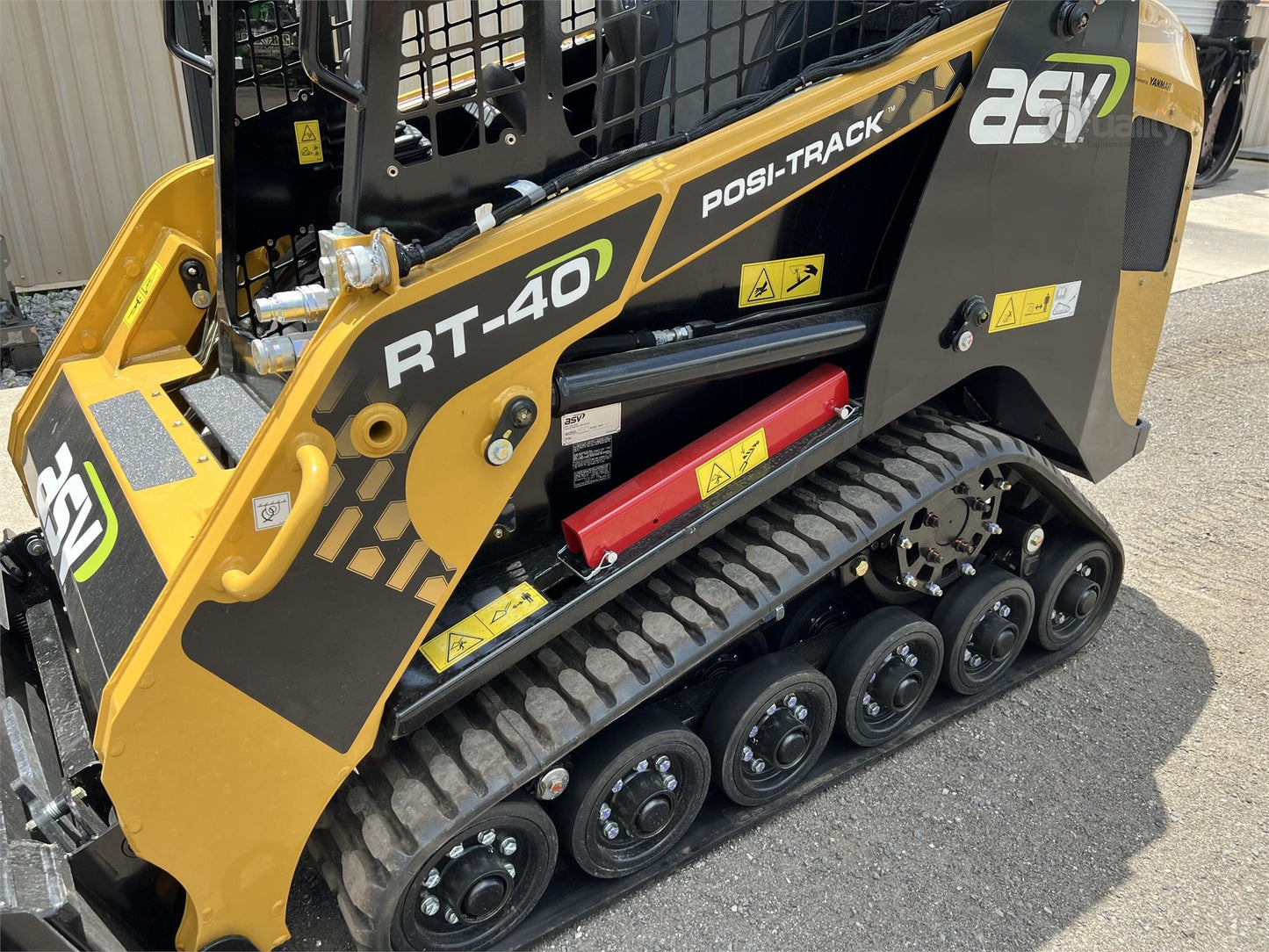 ASV Posi-Track Skid Steer | 2024 Model RT-40 | Track Width 11" inches | Hydraulic Flow Rate 13.3 GPM
