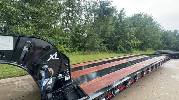 XL Specialized | 110HDE Extendable Lowboy Trailer | 53' Length | 110,000 lbs Capacity | 102" Width | For Extreme Heavy-Haul Transport