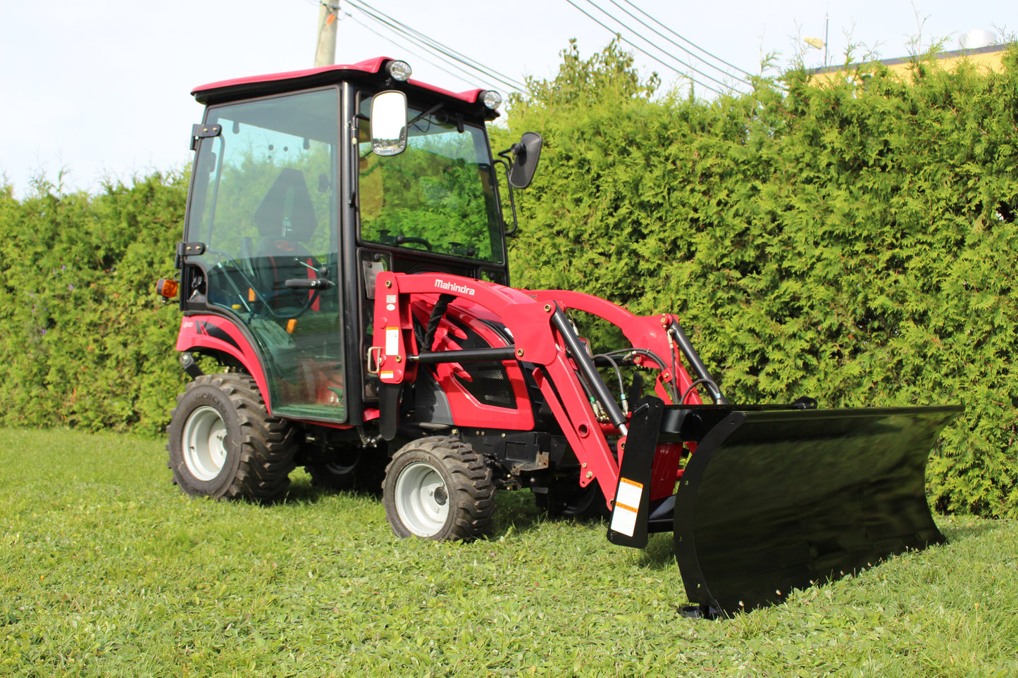 Bercomac 62" & 72" Snow Blade Equipped With "Skid Steer" Style Attach | 20-40HP | For Compact & Agricultural Tractor
