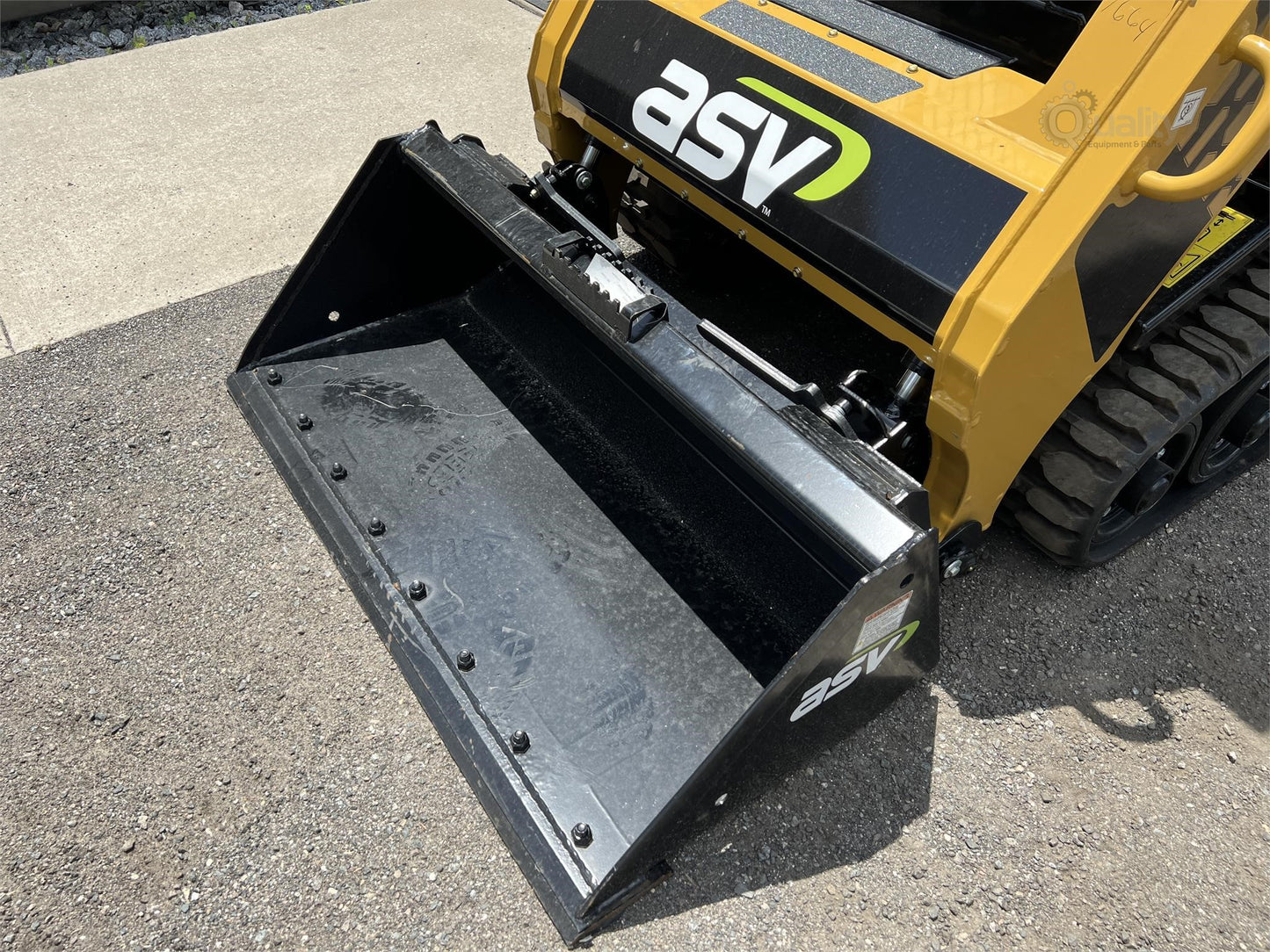 ASV Posi-Track Skid Steer | 2024 Model RT-40 | Track Width 11" inches | Hydraulic Flow Rate 13.3 GPM