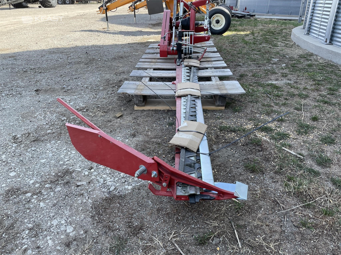 Farm King Hay and Forage Equipment | Model BFS-270H | Working Width 9' | Operating Range 90° To 45° | For Tractors