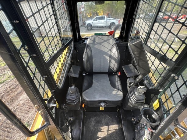 ASV Skid Steer With 48" Bucket | 2025 Model POSI-TRACK RT40 | 13.3 GPM | 38.2 HP | For Compact Equipment Applications