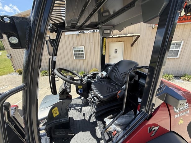 Yanmar Wheel Loader | 2025 Model V7 | 0.92 cu yd Bucket | 16.6 GPM | 47 HP | For Compact Applications