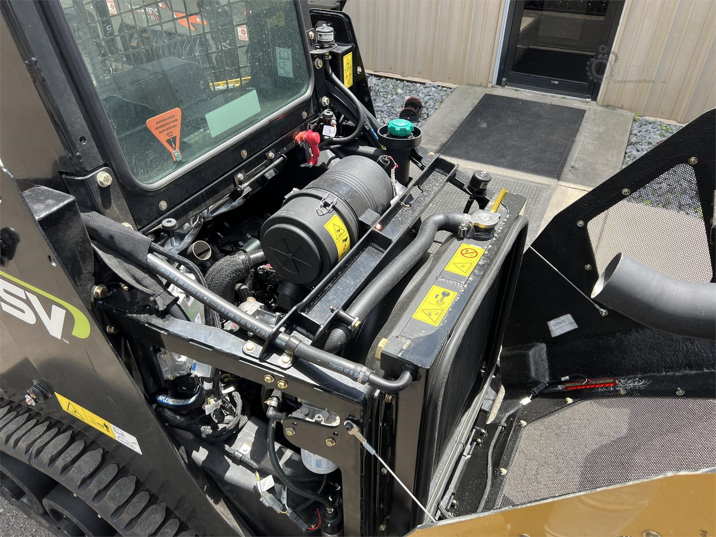 ASV Posi-Track Skid Steer | 2024 Model RT-40 | Track Width 11" inches | Hydraulic Flow Rate 13.3 GPM