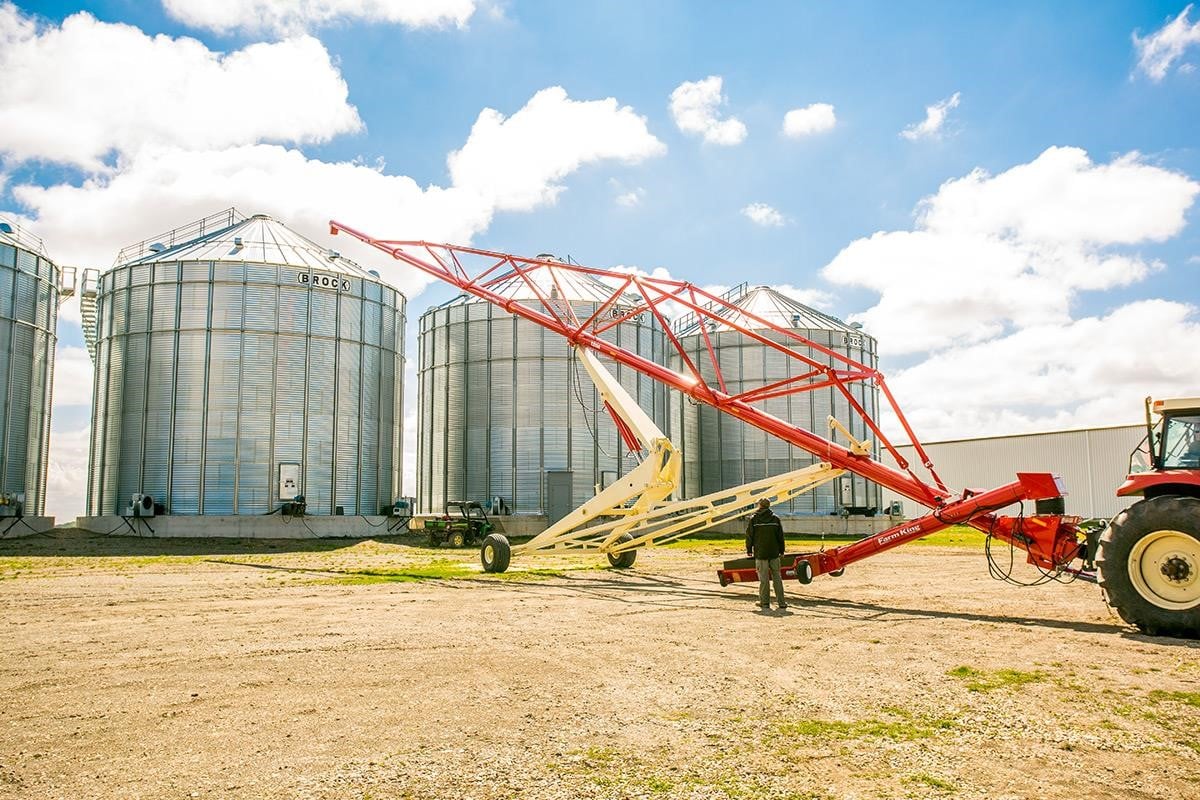 Farm King Back-saver Grain Auger | Model 16124 | Size 16" x 124' | Multi-flighting Hopper | 175 HP | For Tractors