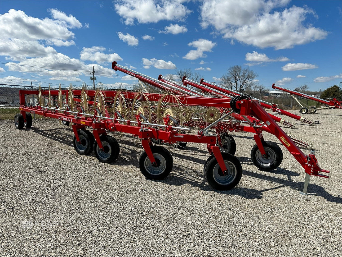 Farm King Easy Rakes Superstar | ERS-18 Model | Working width 35' | Weight 7,198 Lbs | Horsepower Minimum 50 HP | For Tractors