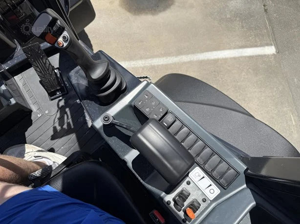 Yanmar Wheel Loader | 2025 Model V7 | 0.92 cu yd Bucket | 16.6 GPM | 47 HP | For Compact Applications