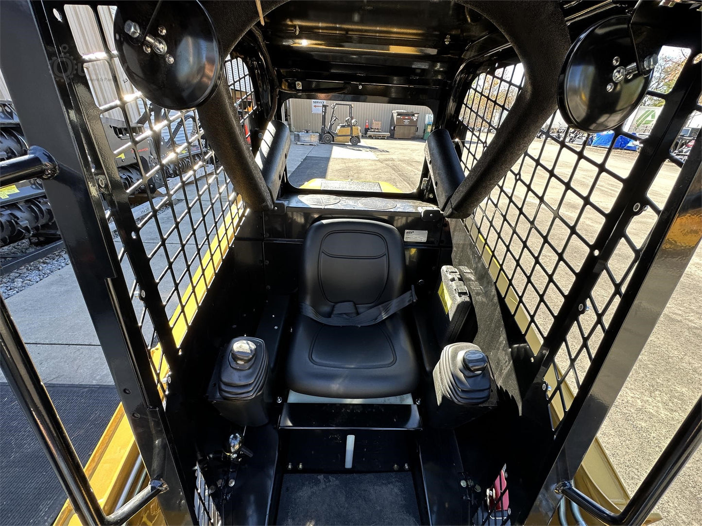 ASV Posi-Track Loader | Model RT25 | Hydraulic Flow 10-13 GPM | Track Width 11" inches