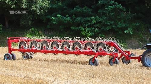 Farm King Easy Rakes Superstar | ERS-20 Model | Working width 38' | Weight 7,519 Lbs | Horsepower 50 HP | For Tractors