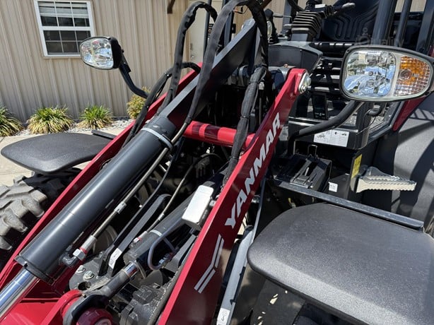 Yanmar Wheel Loader | 2025 Model V7 | 0.92 cu yd Bucket | 16.6 GPM | 47 HP | For Compact Applications