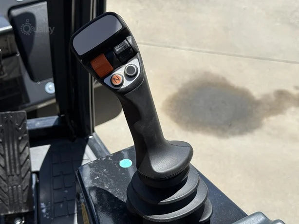 Yanmar Wheel Loader | 2025 Model V7 | 0.92 cu yd Bucket | 16.6 GPM | 47 HP | For Compact Applications