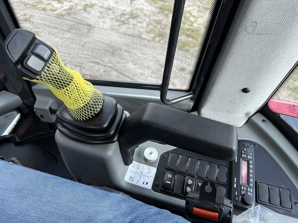 Yanmar Wheel Loader | 2025 Model V8 | 1 cu yd Bucket | 17 GPM | 62 HP | For Compact Applications